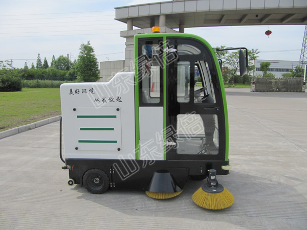 LB-2000 Fully Enclosed Sweeping Machine