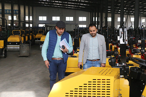 Warmly Welcomes UAE Merchants To Visit Shandong Lvbei For Purchase Pavement Equipment  