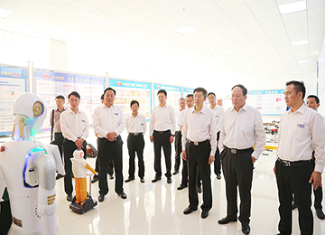 Warmly Welcome The Yantai High-Tech Zone Working Committee Secretary Management Committee Director Yu Dong And His Entourage To Visit Shandong Lvbei Group
